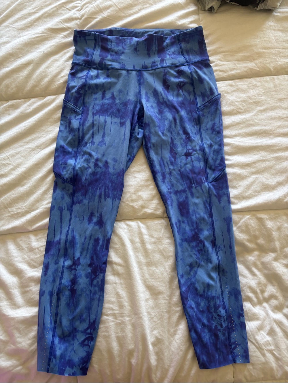 lululemon blue tie-dye workout leggings/ Not full length!